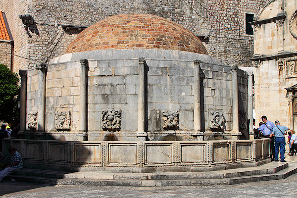 Dubrovnik_Fountain_0392.jpg