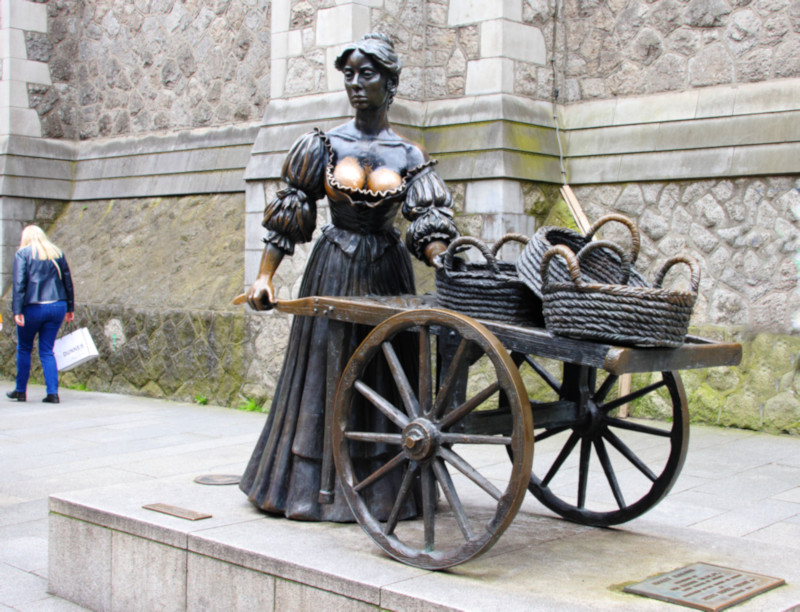 Molly Malone sculpture