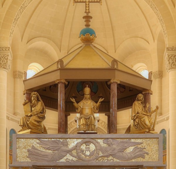 Malta_2767_Gozo_Gharb_Basilica of the National Shrine of the Bles_msed Virgin of Ta' Pinu_Church of Miracles_m